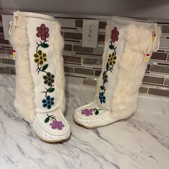 Vintage Shoes - Mukluks Rosa Scribe Custom handmade Indigenous Art Beaded rabbit fur